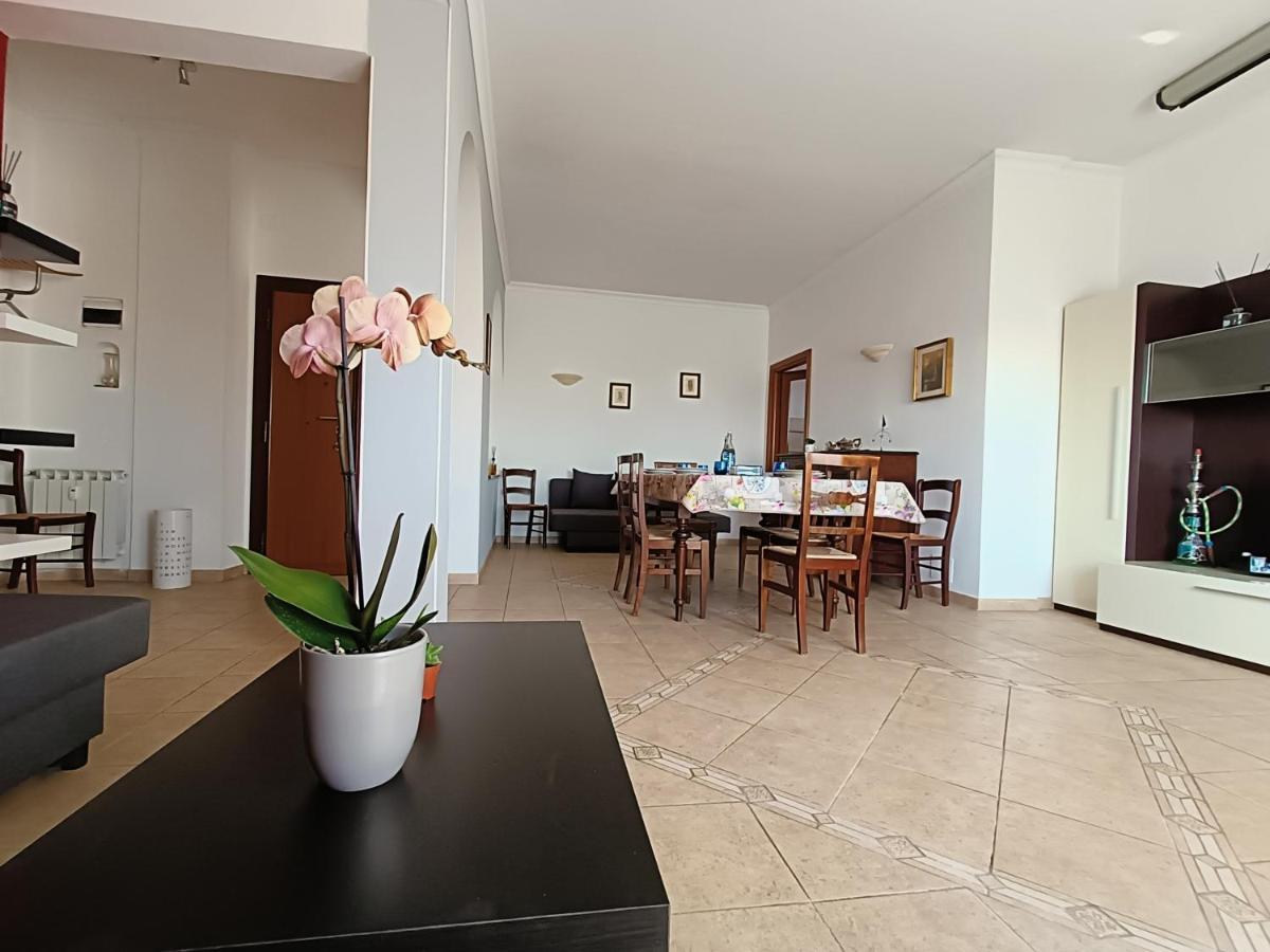 רומא Avellini - Delightful And Spacious Apartment With Terrace - Near Metro A Cornelia מראה חיצוני תמונה